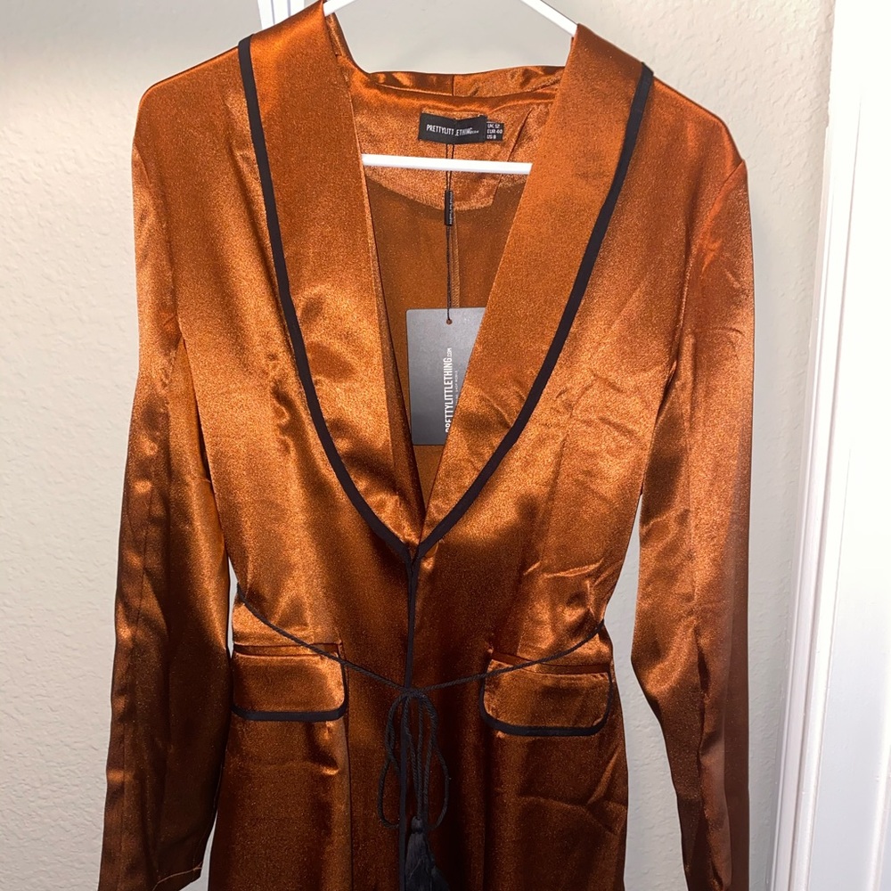 PrettyLittleThing robe detail blazer dress - Picture 2 of 10
